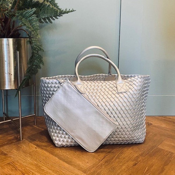 Stylish & Classic large woven tote/shopper/hobo/bag with detachable clutch/purse. Perfect day to night, beach to bar! SILVER Intrecciato