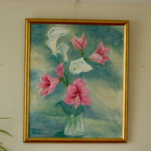 Original Mid-Century Scandinavian Oil on Canvas – “Lilies” by May Larsson – Vintage & Framed, 66 × 55 cm (26 × 21.7 in)