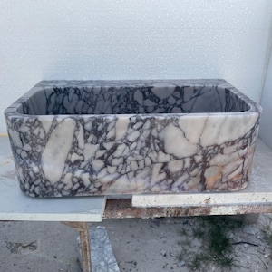 Calacatta Viola Waschbecken, Marmorwaschbecken Waschtisch, Gästetoilette, Waschbecken zur Wandbefestigung, Calacatta Waschbecken, gerilltes Waschbecken, Marmorwaschbecken, Waschbecken im Bad