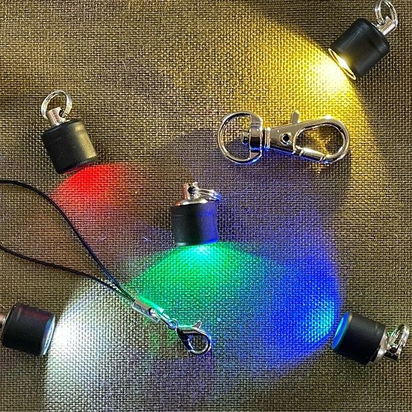 Mini Kleine LED Lampe. Weiß, rot, grün, blau. 15x10mm 5g Ideal für Survival , Notfall & EDC