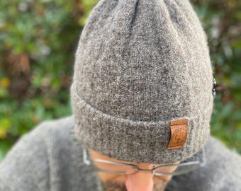 Felted wool hat, water-repellent, colorful, for everyday wear, brown, ideal for bushcraft and outdoor activities. 100% wool. Felted wool. Winter hat.