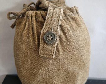 Cantimplora de la Primera Guerra Mundial con tapa, botella de aluminio y tapón de rosca.