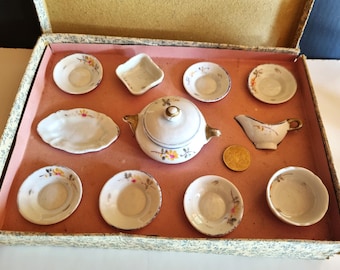 Original antique porcelain doll's tea set with floral pattern, 1930s – vintage service set for dolls – in original box