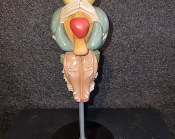 Modelo anatómico del cerebro de un tiburón gato, modelo cerebral, modelo animal hecho de yeso, pintado a mano, década de 1950, sobre una base de baquelita.