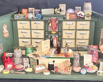 Tienda de artículos generales antiguos, totalmente amueblada.