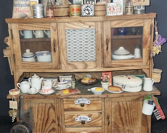 Aparador antiguo para casa de muñecas (43 x 40 cm)/tienda/casa de muñecas con muchos accesorios: porcelana y miniaturas: ¡una rareza!
