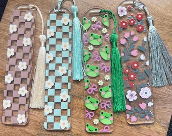 Lesezeichen mit Quaste – blau kariertes Gänseblümchen, Kaffeeröschen, rosa Blumengarten, Froschkönig | Niedliche & langlebige Lesezeichen für Leser