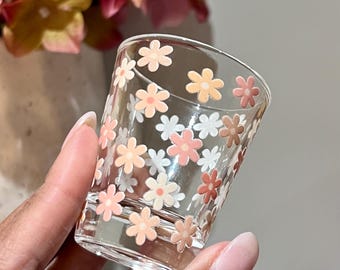 Flower Shot Glass | Daisy Shot Glass | Custom Shot Cup | 21st Bday Gift | Bachelorette Gift | Bridesmaid Proposal | Cute Shot Glass | Daisy