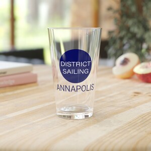 Op maat gemaakte zeilartikelen en cadeaus: pintglazen, bekers, mokken, tassen voor uw zeilclub