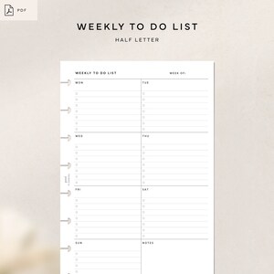 Könnte beinhalten: Ein schwarz-weißer druckbarer Wochenplaner im Format Half Letter. Der Planer ist in sieben Wochentage unterteilt, mit Platz für Notizen. Der Planer trägt den Text "Weekly To Do List" und "Week Of:" oben.