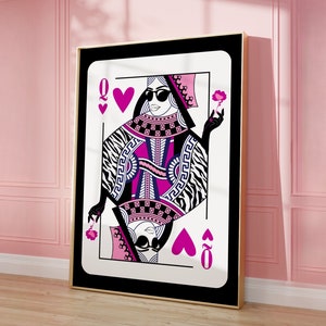 Arte de pared funky con naipes de la Reina de Corazones, impresión rosa con la frase "Te amo", arte de pared preppy, decoración de habitación Y2K, arte de pared maximalista, descarga digital instantánea
