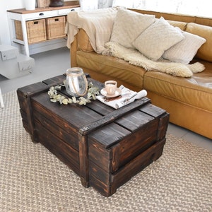 Old chest box vintage military coffee table rustic country style organic redesign reclaimed solid pine dark wood on wheels massive MFWdesign