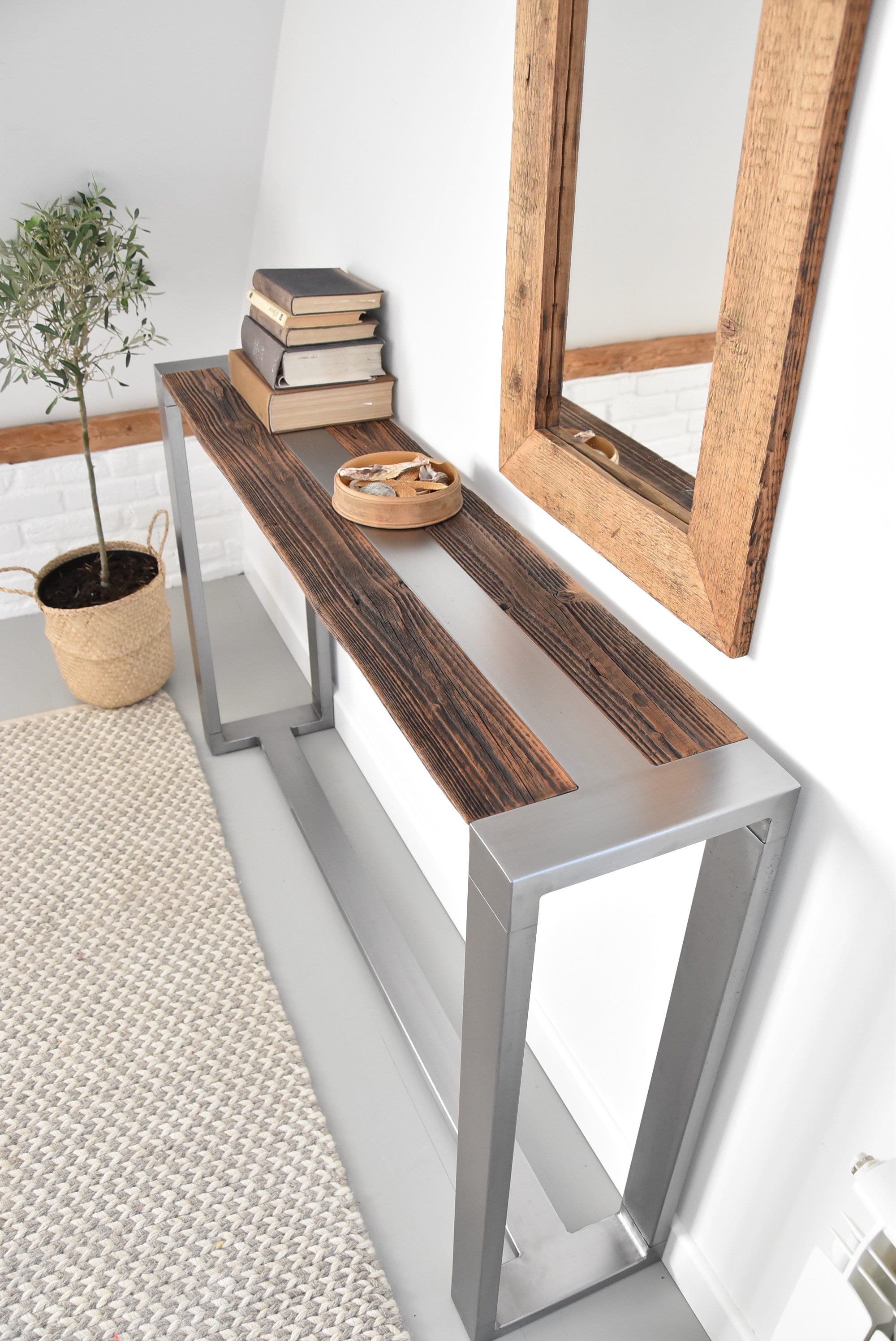 Trironsun - Tavolo consolle rustico con 2 cassetti per corridoio, tavolo da divano rustico con ripiano aperto, corridoio in legno per camera da letto e soggiorno (bianco antico