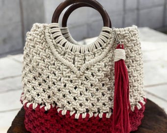 Handmade Macramé Handbag with Wooden Handles – Boho Chic Style