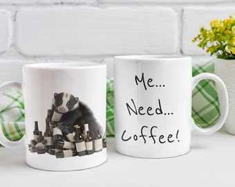 Koffiemok, keramiek 380 ml met kater-skunk dierenprint en humoristische quote 'me need coffee'. Zo dronken als een stinkdier, perfect cadeau voor haar of hem
