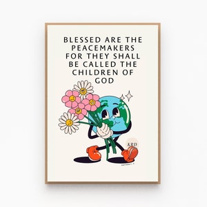 Peut inclure: Une illustration de dessin animé de la Terre tenant un bouquet de fleurs roses et blanches. Le texte "Blessed are the peacemakers for they shall be called the children of God" est écrit au-dessus de l'image. Le texte "KRD" et "Matthew 5:9" est écrit sous l'image.