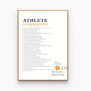 Peut inclure: Une affiche imprimable avec un fond beige et du texte noir. L'affiche présente une liste d'affirmations pour les athlètes, avec les mots "Athlete Affirmations" en gros caractères en haut. Les affirmations sont numérotées de 1 à 30 et comprennent des phrases telles que "Je peux tout faire par le Christ qui me fortifie" et "Je suis plus que vainqueur par celui qui m'aime". L'affiche comprend également les mots "Winner & Believer" en gros caractères en bas.