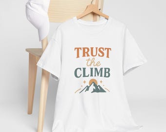 T-shirt chrétien Trust the Climb, chemise Faith Over Fear, t-shirt inspiré de la randonnée LDS, t-shirt citation de versets bibliques, cadeau inspirant de Jésus