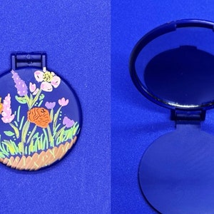 HAND-PAINTED CAVIAR COMPACT MIRROR main image 1