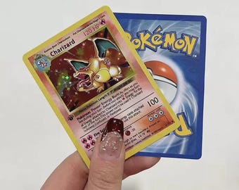 1.ª carta Pokémon holográfica personalizada hecha a mano de Charizard con estuche rígido y envío rápido.