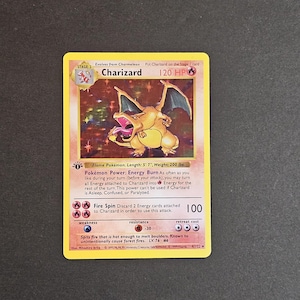 1.ª tarjeta holográfica personalizada de Charizard hecha a mano con estuche rígido y envío rápido