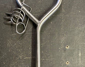 Handle and pin set with keeper clip combo