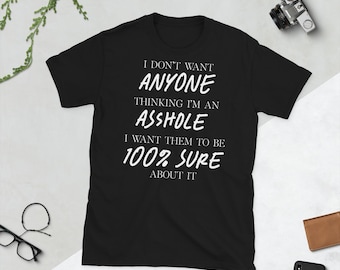 Könnte beinhalten: Schwarzes T-Shirt mit weißem Text: "I DON'T WANT ANYONE THINKING I'M AN ASSHOLE I WANT THEM TO BE 100% SURE ABOUT IT."