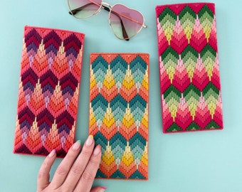 DIGITALES MUSTER: "Nightbird" Bargello Brillenetui - Bargello Plastic Canvas Gobelinstichmuster ""Nightbird""."