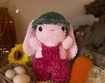 Peluche lapin framboise au crochet