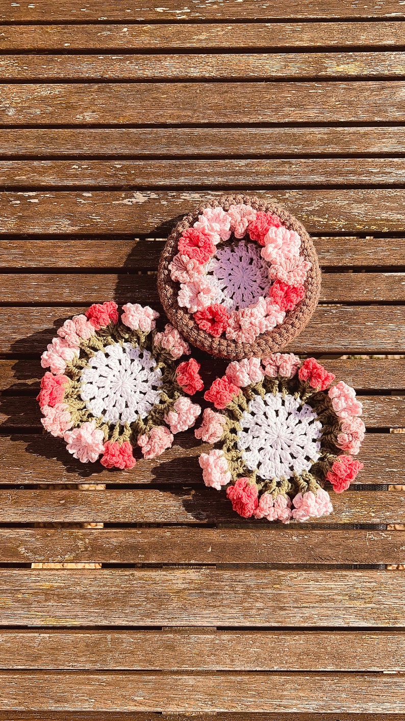 Pot de fleurs sous tasses en crochet, fait-main image 1