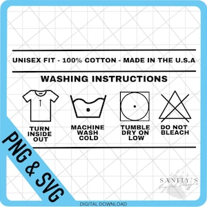 Op de afbeelding: Een zwart-witte afbeelding met wasinstructies voor een kledingstuk. De instructies omvatten het binnenstebuiten keren van het kledingstuk, wassen in de machine op koud, drogen in de droger op lage temperatuur en niet bleken. De tekst luidt "Unisex Fit - 100% Cotton - Made in the U.S.A. Washing Instructions Turn Inside Out Machine Wash Cold Tumble Dry on Low Do Not Bleach PNG & SVG Digital Download Sanity's Digital Designs"