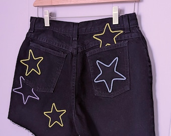 Shorts vaqueros negros con estampado de estrellas