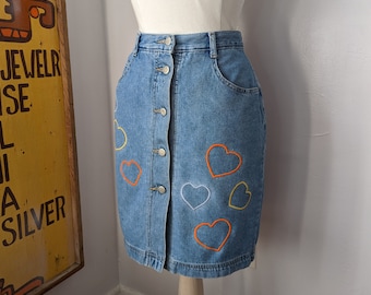 Falda con corazón bordado rediseñada de Sensible Slacks