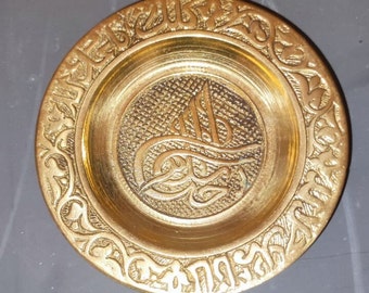 Circular tray of copper with an authentic Arabic design