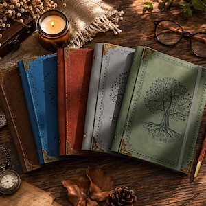 Diario ricaricabile in ecopelle con l'Albero della Vita, taccuino grimorio formato A5, diario Yggdrasil, diario di scrittura mistica, regalo per appassionati di dark academia.