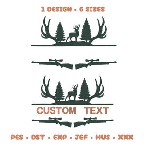 Könnte beinhalten: Ein Stickdesign mit einem Hirsch, Bäumen und Geweih, mit zwei Gewehren darunter und dem Text "CUSTOM TEXT" darüber. Das Design ist in 6 Größen erhältlich.