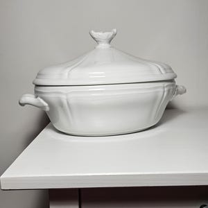 Medium white porcelain terine from Richard Ginori, Italy, Vintage