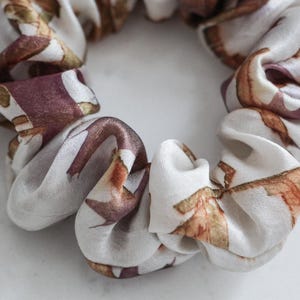 Silk scrunchie || Silk hair tie || Naturally dyed scrunchie || Plant dyed scrunchie