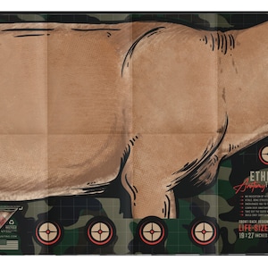 Puede incluir: Un blanco de papel marrón y negro con una silueta de ciervo. El blanco está doblado por la mitad y tiene un fondo de camuflaje verde. El blanco está etiquetado como "Ethikill Anatomy Targets" y tiene un diseño de tamaño natural que mide 19 x 27 pulgadas.
