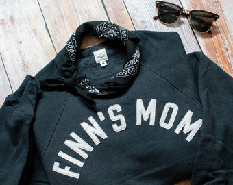 Custom Mama Sweatshirt, Personalized Wool Felt Letters, New Mom Sweatshirt Gift, Baby Shower Gift, Mama Crewneck Sweatshirt Embroidered