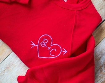 Gift for New Mom, Embroidered Sweatshirt for Mother's Day, Personalized Mama Crewneck with Kids Initials, Custom Heart Monogram