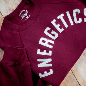 Op maat gemaakt sweatshirt Gestikt Varsity-sweatshirt Aangepaste ronde hals Sweatshirt met aangepaste tekst Gepersonaliseerde brievensweatshirt Aangepaste College Merch afbeelding 5