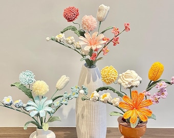 Personlig virkad blandad bukett, handgjord stickad blombukett, mors present, blomsterprydnad, present till henne/honom, examensbukettpresent