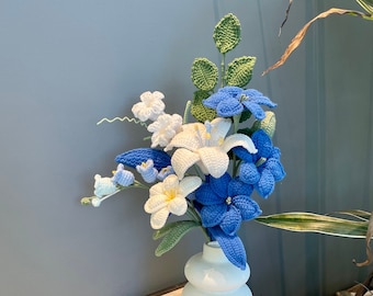 Personlig virkad blandad bukett, handgjord stickad blombukett, mors present, blomsterprydnad, present till henne/honom, examensbukettpresent