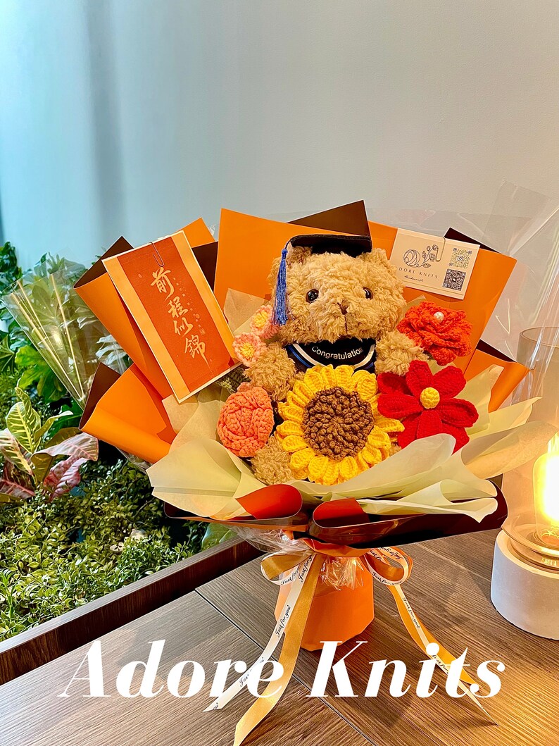 Virkad examensbukett med nallebjörn, handgjord bukett, examensblomma, examenspresent, blomsterprydnad, present till henne, flerfärgsalternativ Orange Sunflowers