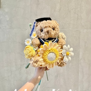 Virkad examensbukett med nallebjörn, handgjord bukett, examensblomma, examenspresent, blomsterprydnad, present till henne, flerfärgsalternativ Yellow Sunflowers