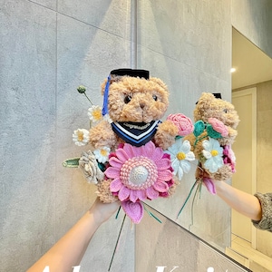 Virkad examensbukett med nallebjörn, handgjord bukett, examensblomma, examenspresent, blomsterprydnad, present till henne, flerfärgsalternativ Pink Sunflowers