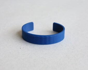 Manchette imprimée en 3D minimaliste - Bijoux en plastique recyclé - Cadeau d'anniversaire pour elle - Bracelet de créateur texturé