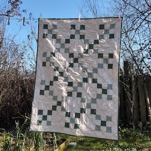 Traditional Irish Chain Quilt: Ivy