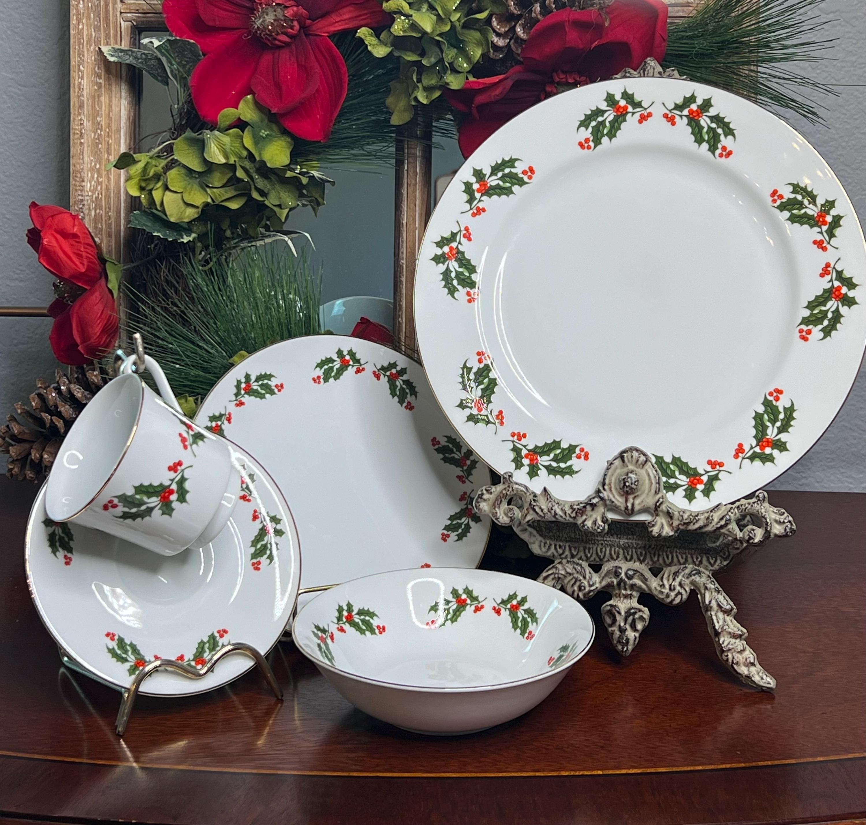 Vintage Christmas Holly by Kashima Dinnerware 5 Piece Place